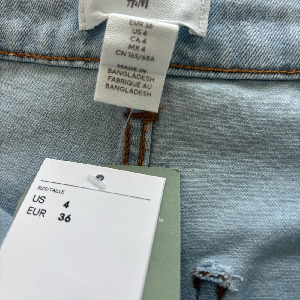 NWT H&M Mid to High Rise Light Blue Denim Jeans SZ 4 Trendy Pocket Detail - Picture 5 of 5